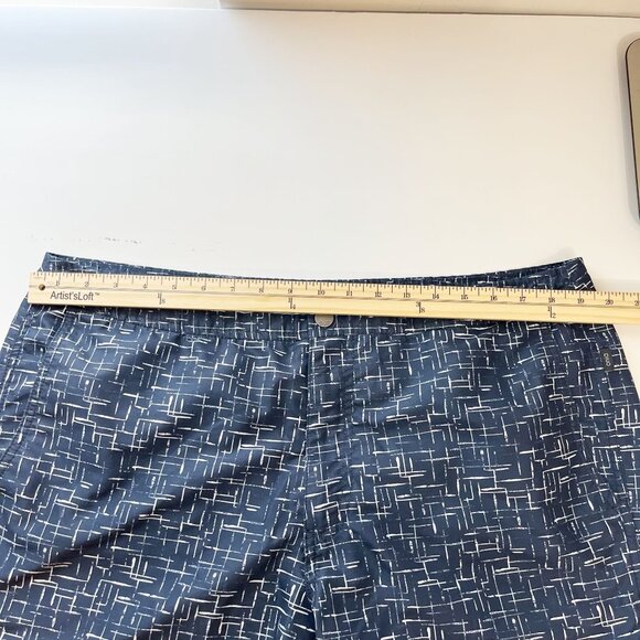 Onia Calder Board Shorts Swim Navy Blue & White Geometric Lined - Size 38 - Picture 6 of 9